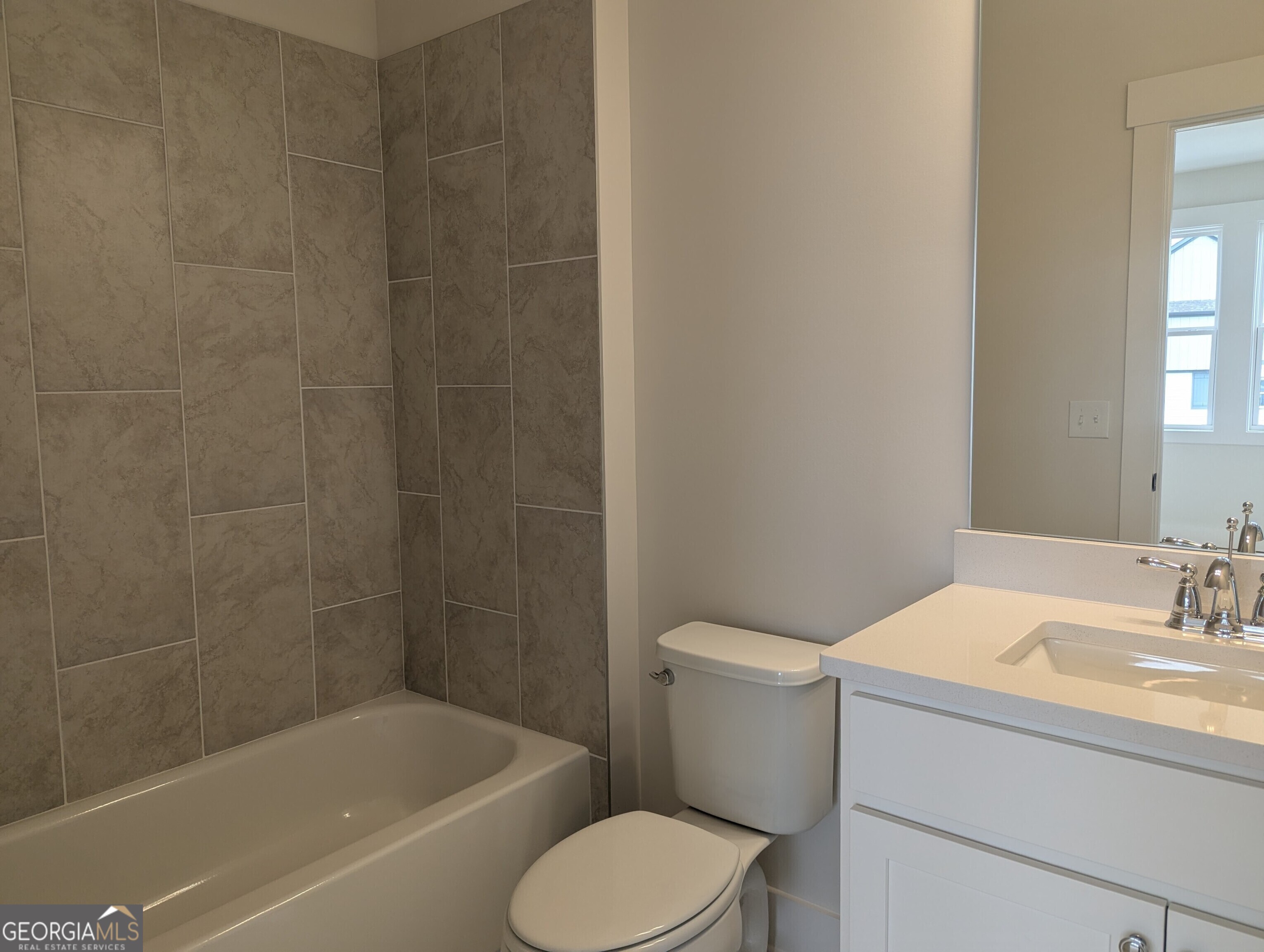 The Chatsworth Plan by Peachtree Residential. Quick Move-in! This beau – image 27
