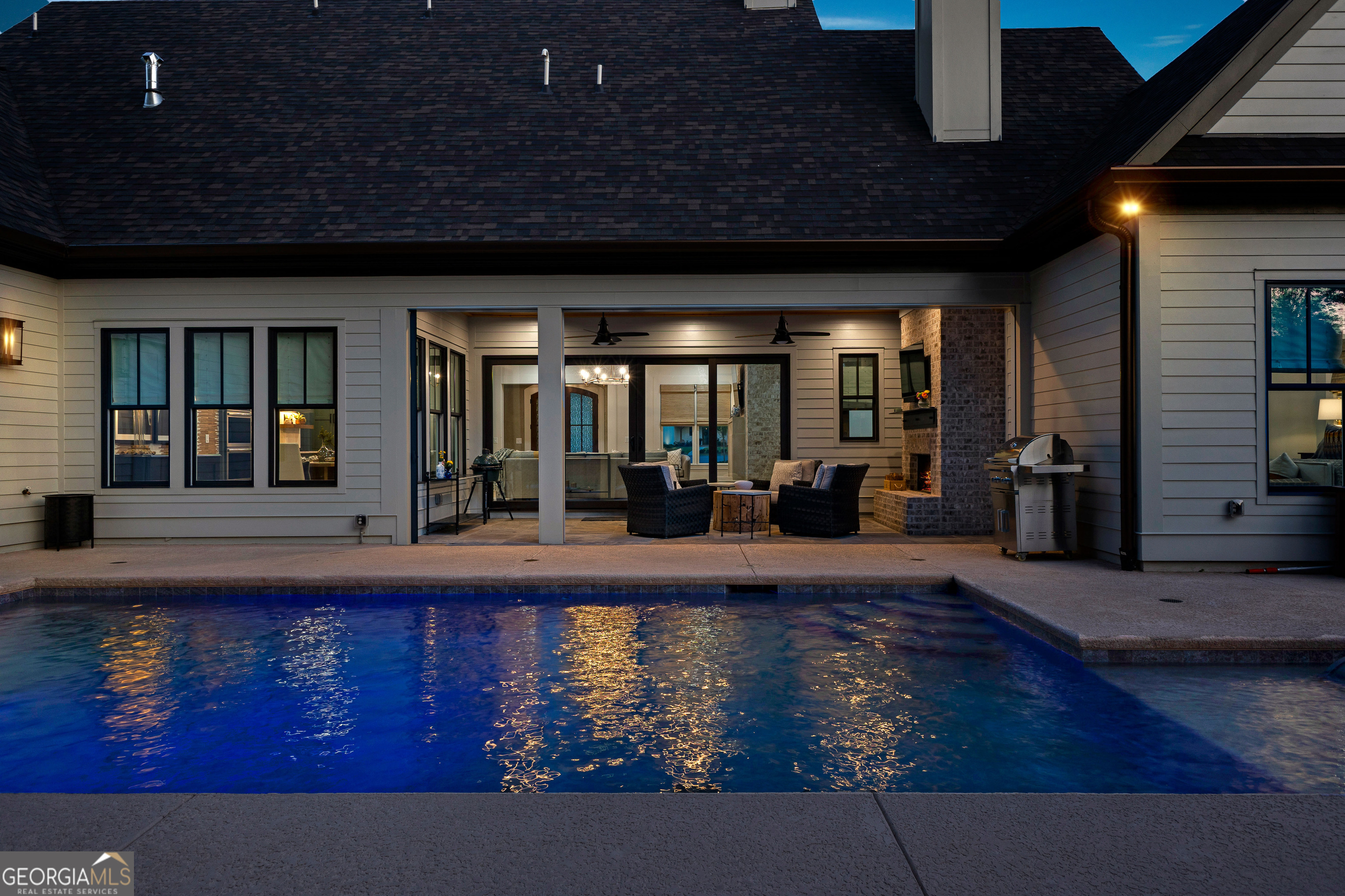 Senoia, Georgia 30276, United States, 4 Bedrooms Bedrooms, ,5 BathroomsBathrooms,Residential,Active,160013