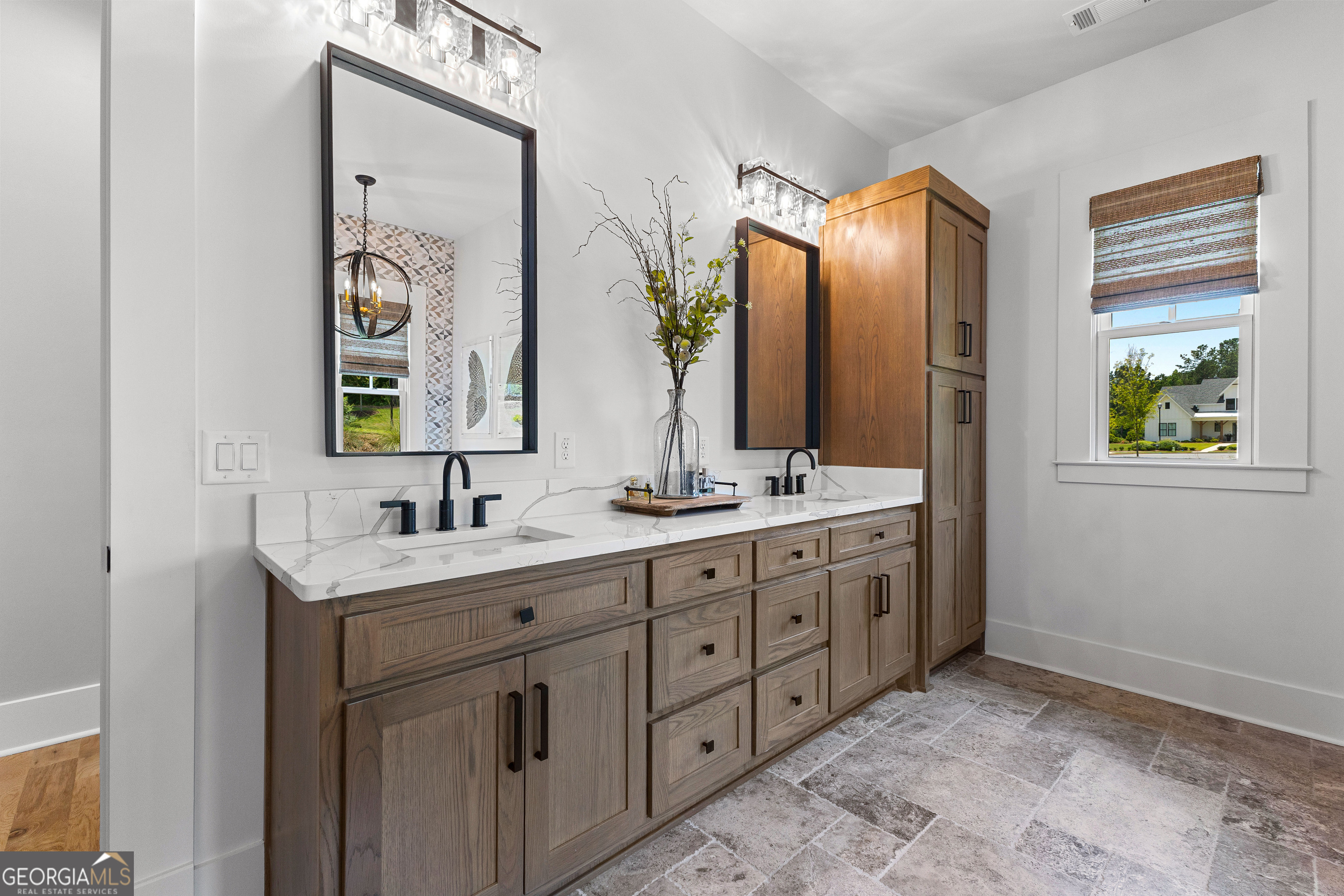 Senoia, Georgia 30276, United States, 4 Bedrooms Bedrooms, ,5 BathroomsBathrooms,Residential,Active,160013