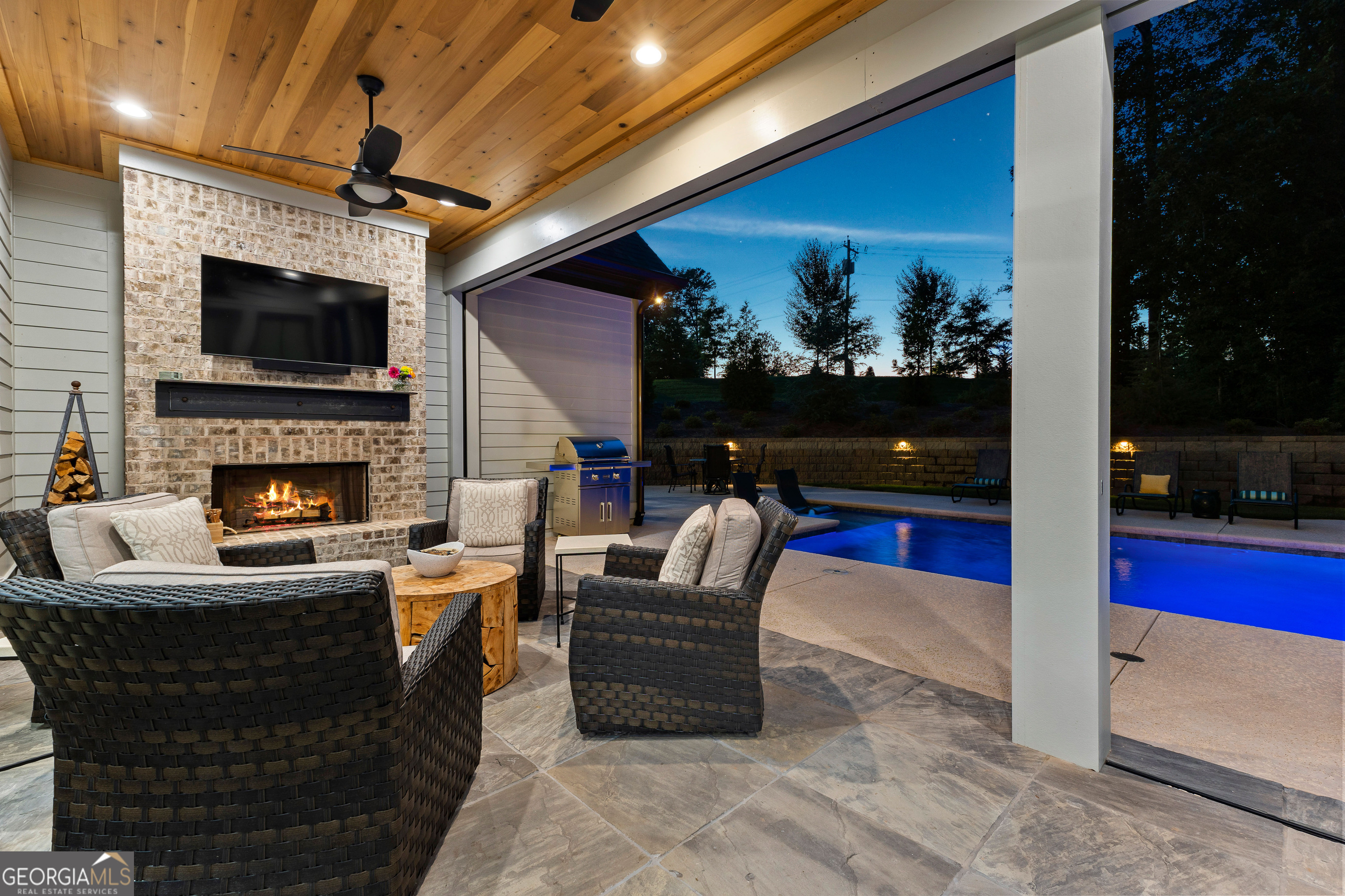 Senoia, Georgia 30276, United States, 4 Bedrooms Bedrooms, ,5 BathroomsBathrooms,Residential,Active,160013