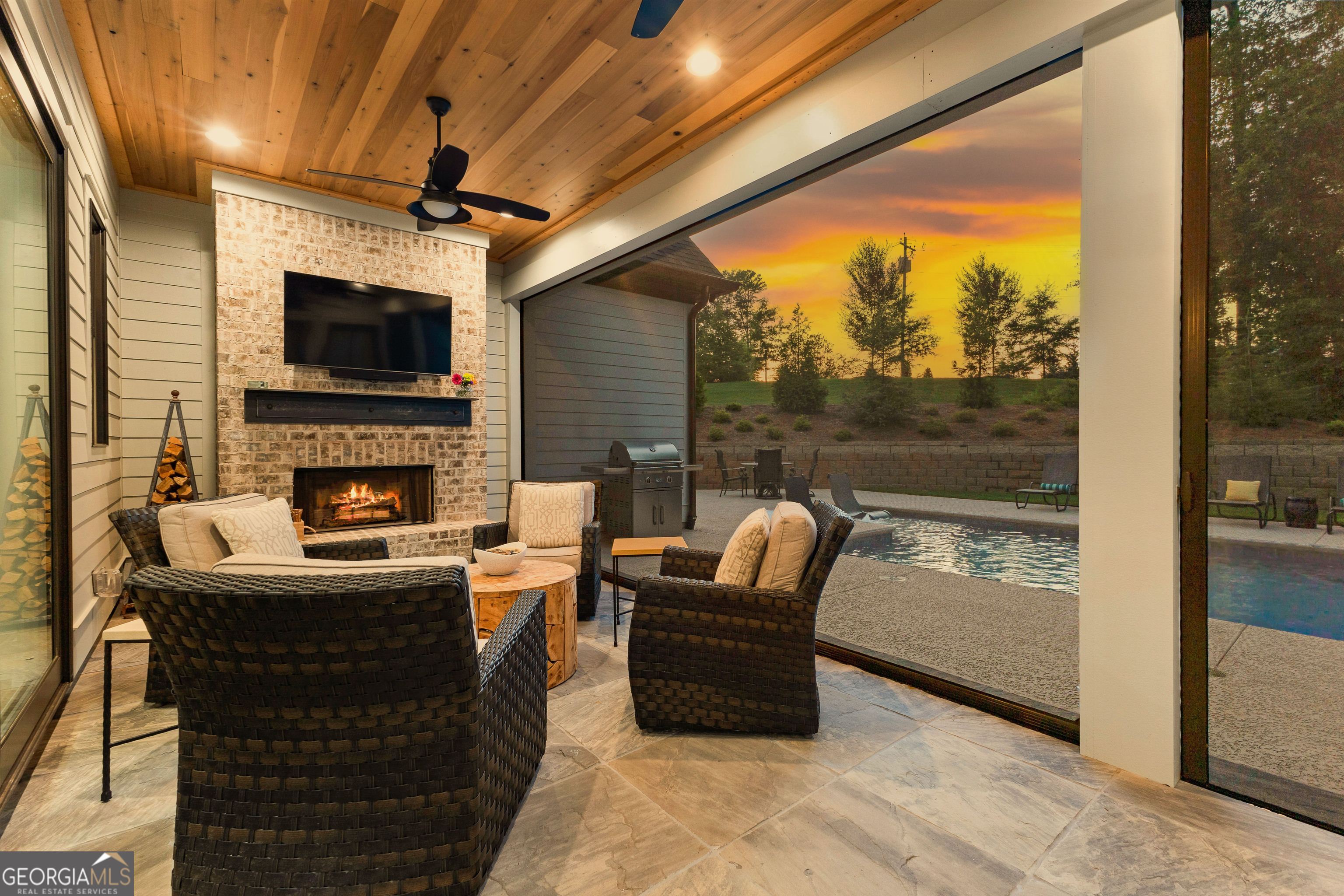 Senoia, Georgia 30276, United States, 4 Bedrooms Bedrooms, ,5 BathroomsBathrooms,Residential,Active,160013