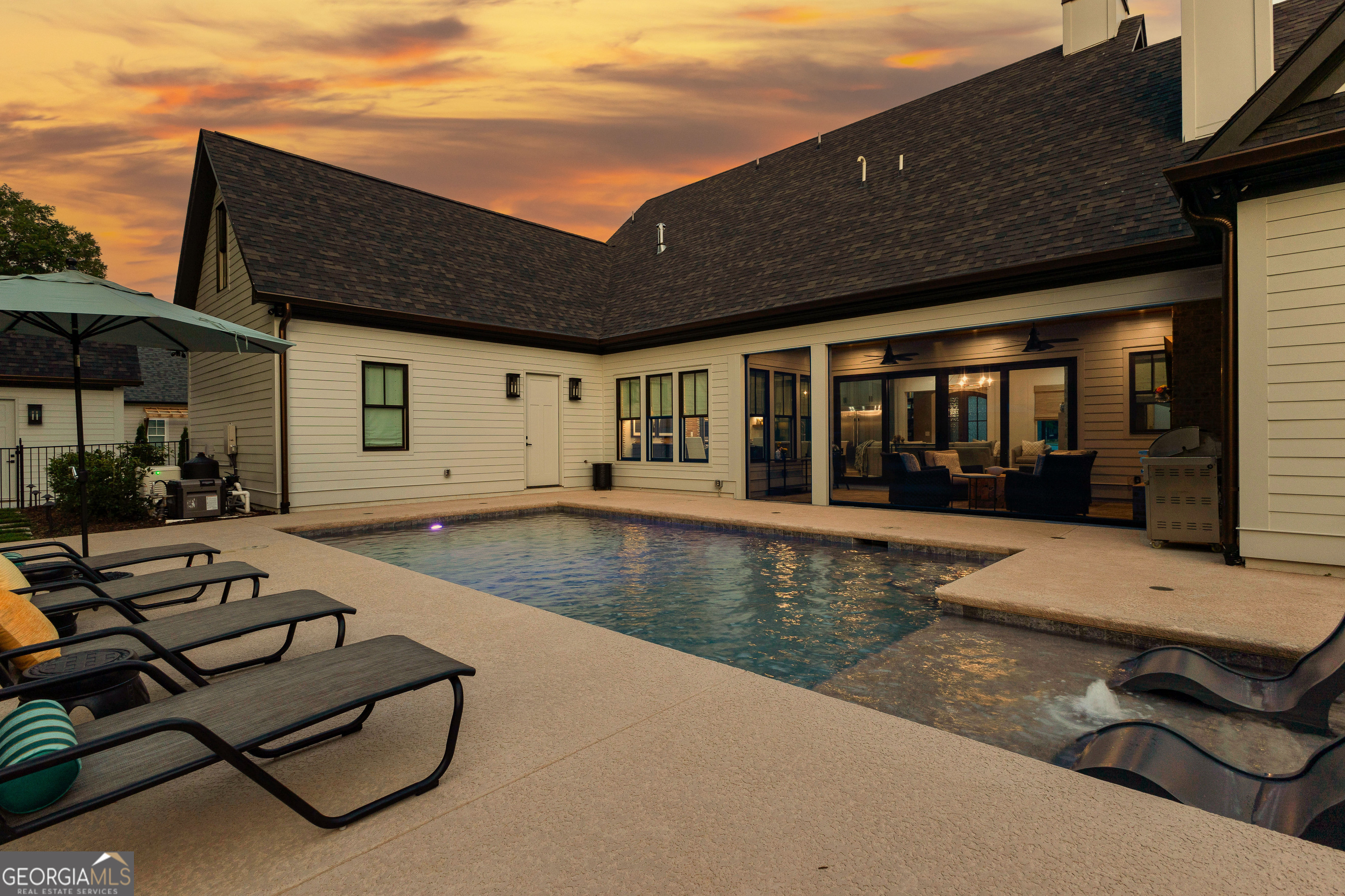 Senoia, Georgia 30276, United States, 4 Bedrooms Bedrooms, ,5 BathroomsBathrooms,Residential,Active,160013