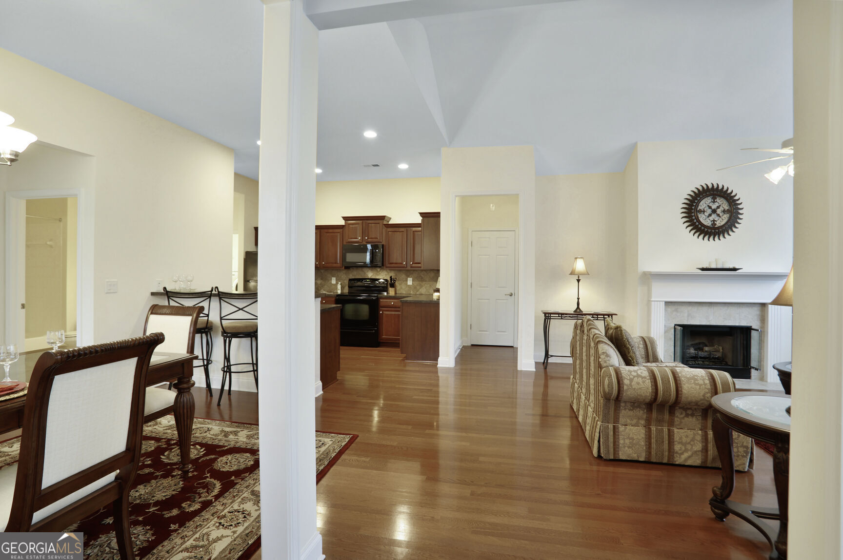 2595 Grapevine CIR
