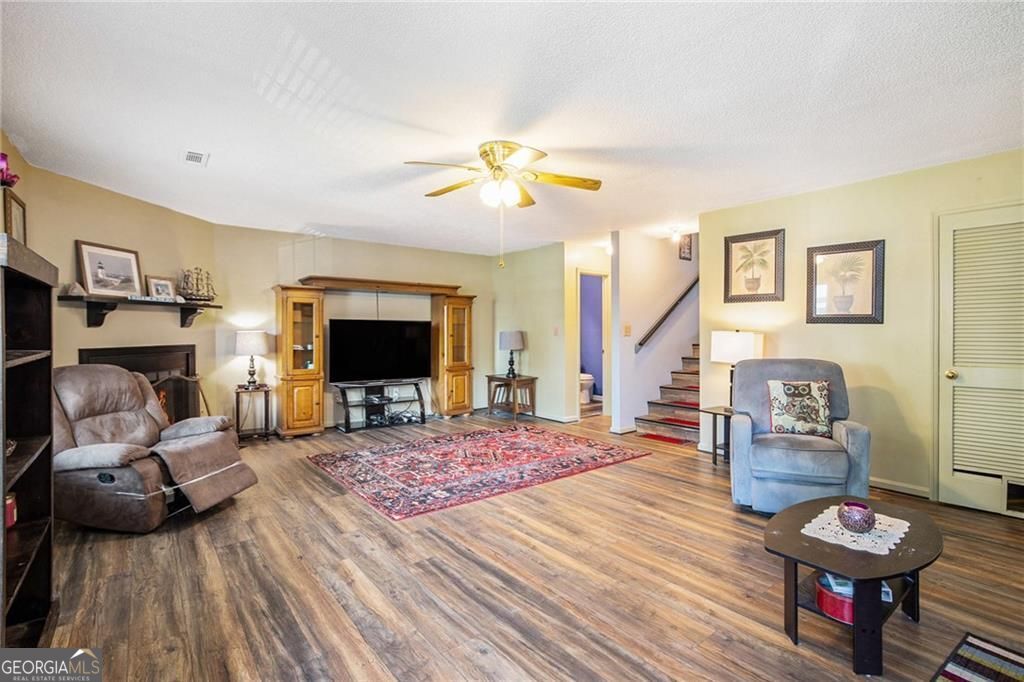 1919 Cheatham Woods DR SW