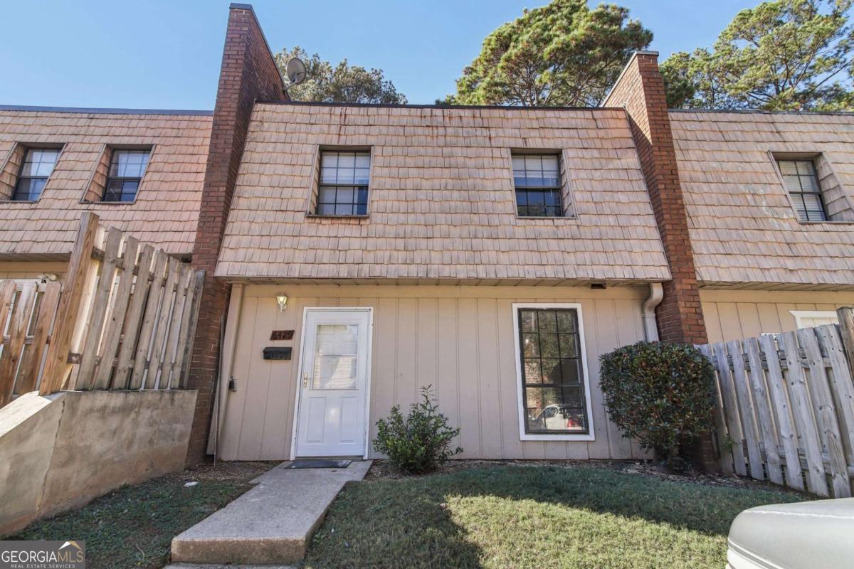 Beautiful 3 Bedroom, 1.5 Bathroom place for rent in Morrow, GA!!! Close to Shopping, Southlake Mall, Airport, and more!!! short-term rental. Property is available furnished also at $2000 per month!!!