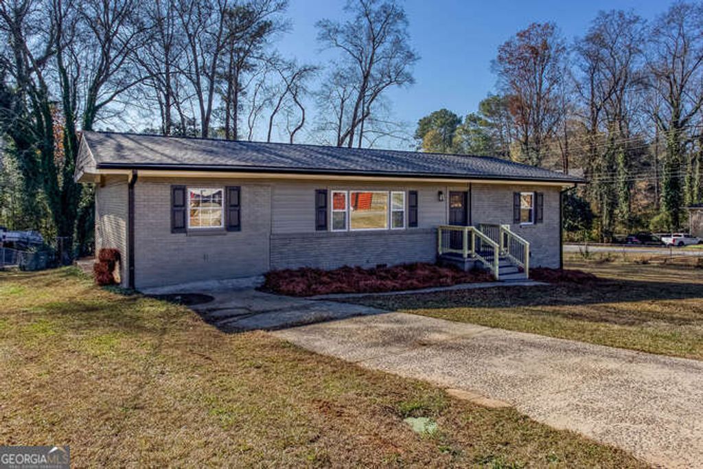 Photo of 12 Peachtree Circle SE, Marietta, GA 30060 (MLS # 10657631)