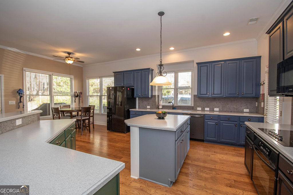 Newnan, Georgia 30265, United States, 3 Bedrooms Bedrooms, ,2 BathroomsBathrooms,Residential,Pending,4628