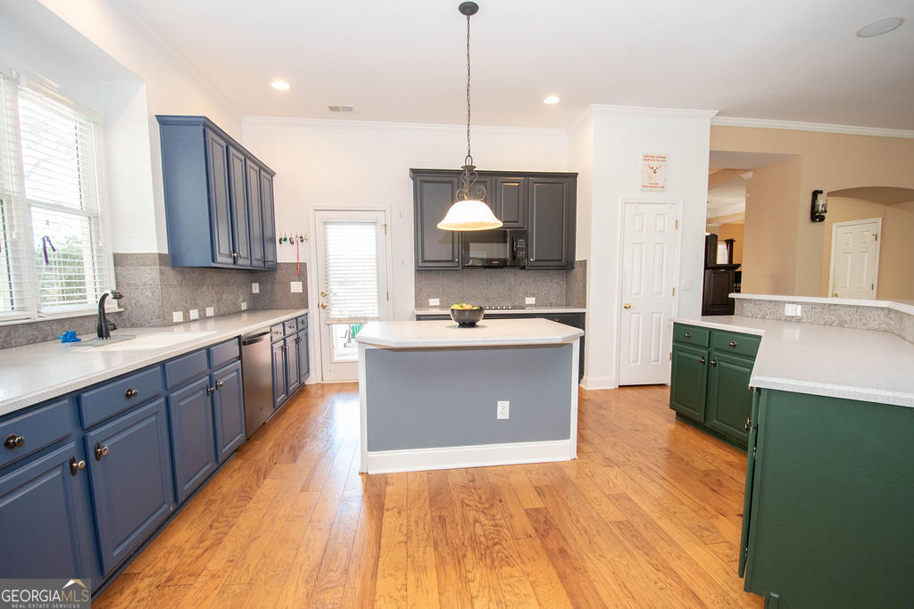 Newnan, Georgia 30265, United States, 3 Bedrooms Bedrooms, ,2 BathroomsBathrooms,Residential,Pending,4628