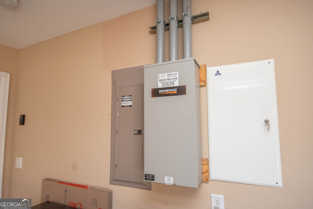 Newnan, Georgia 30265, United States, 3 Bedrooms Bedrooms, ,2 BathroomsBathrooms,Residential,Pending,4628