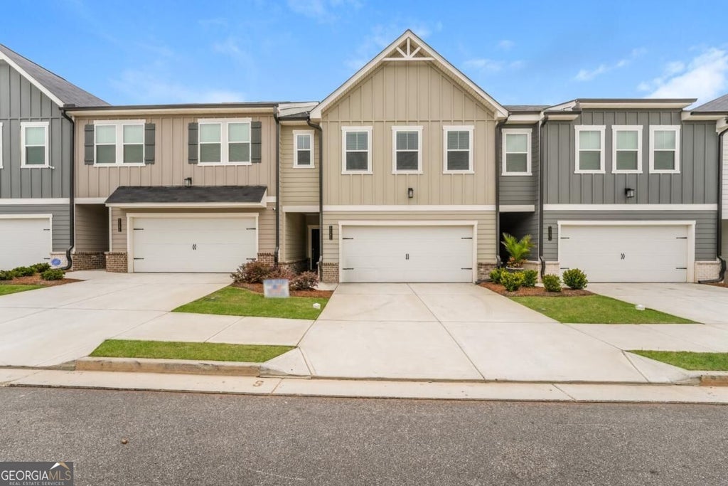 Photo of 1141 Point Place Drive, Loganville, GA 30052 (MLS # 10879319)