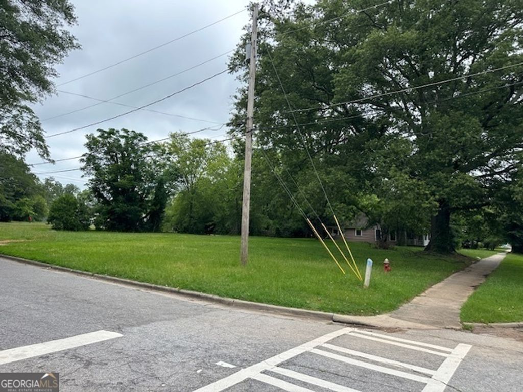 Photo of 303 E Broadway Street, Griffin, GA 30223 (MLS # 10681408)