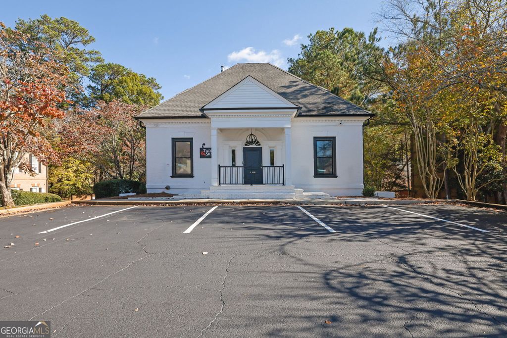 Photo of 4015 Wetherburn Way, Peachtree Corners, GA 30092 (MLS # 10651548)