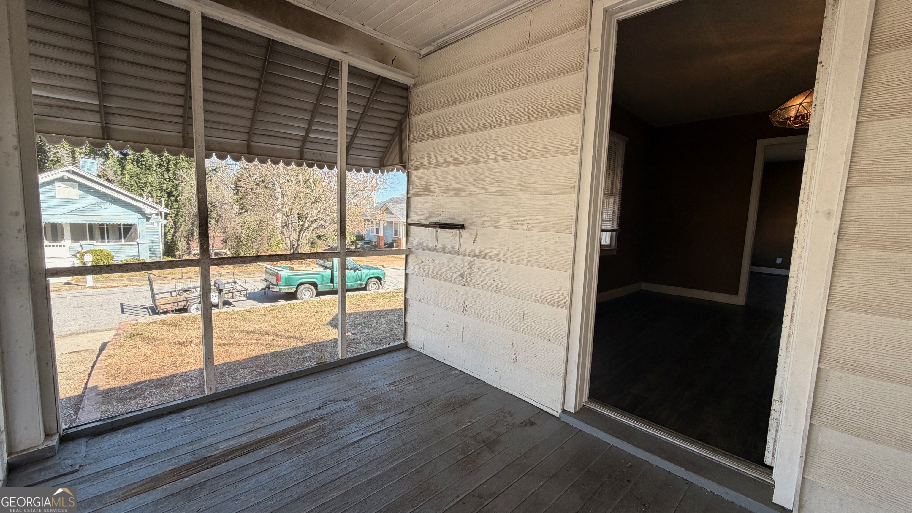 528 Lake DR