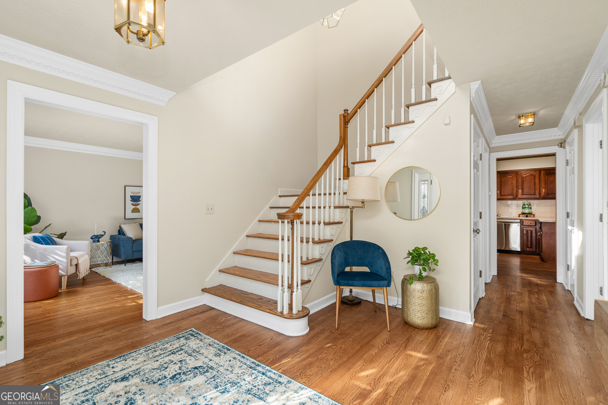 160 Amsterdam DR SW