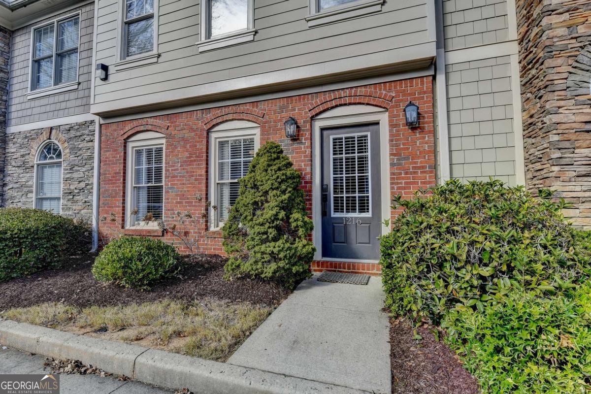 1216 Harris Commons PL