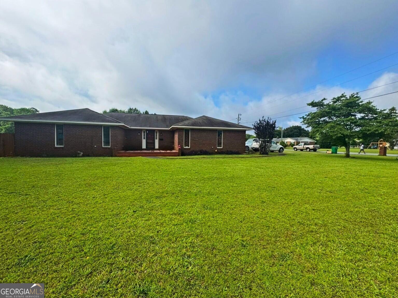 114 Van DR