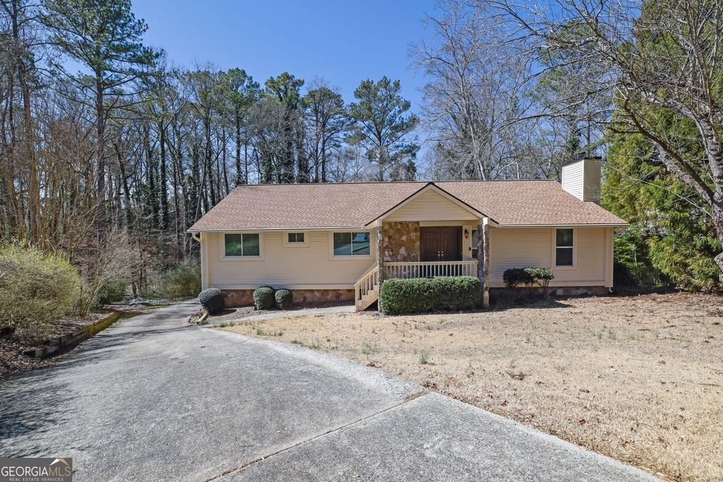 Photo of 889 Fawn Way, Marietta, GA 30068 (MLS # 10665010)