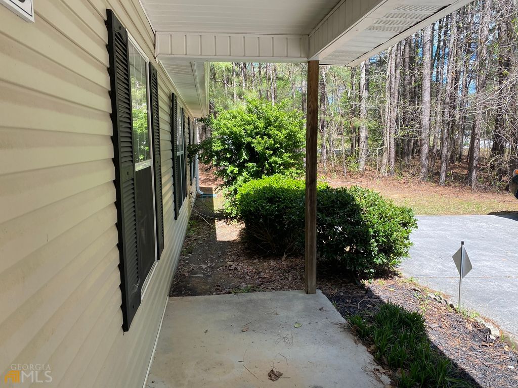Photo of 63 W Mandeville Road, Carrollton, GA 30117 (MLS # 10696797)