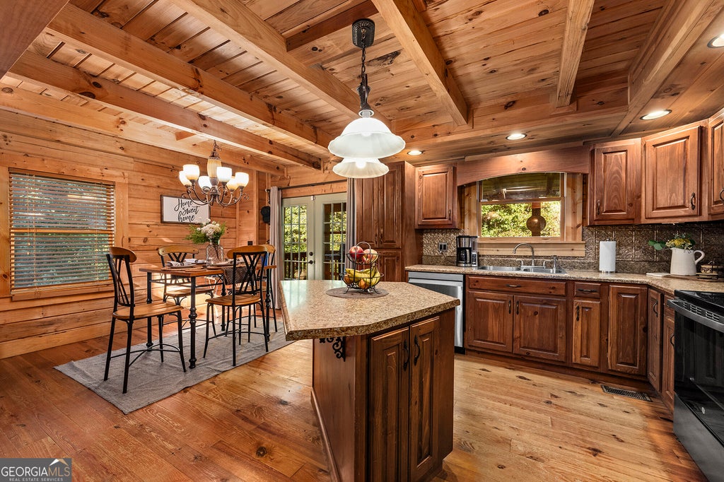 Photo of 677 E Valley Road NE, Rydal, GA 30171 (MLS # 10870422)