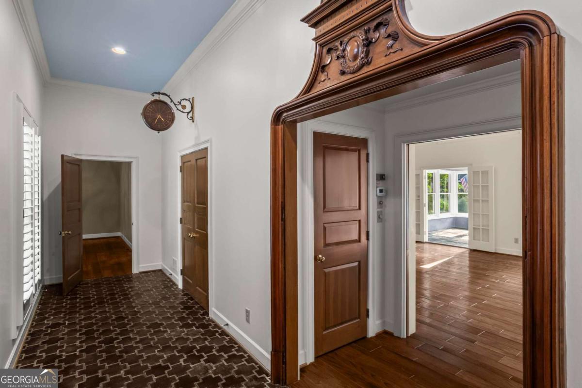 988 Greymont CIR NW