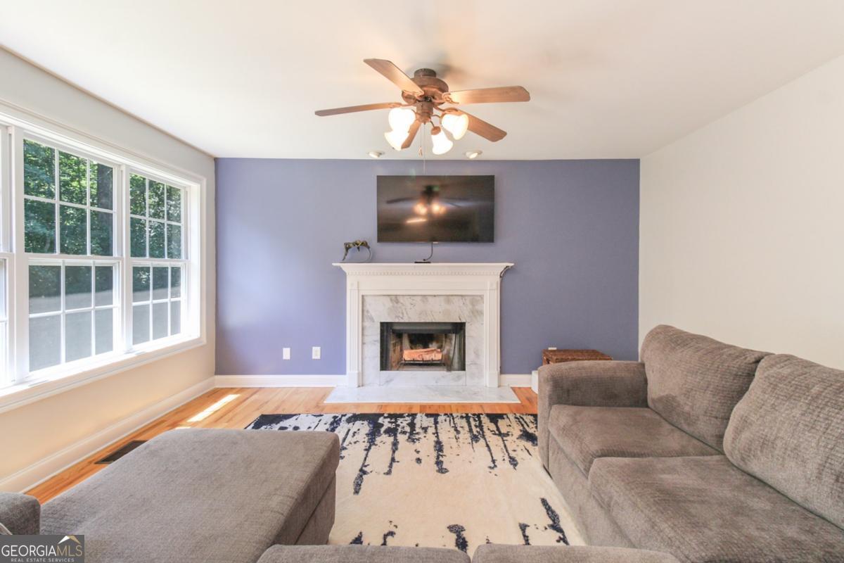 180 Whisperwood LN