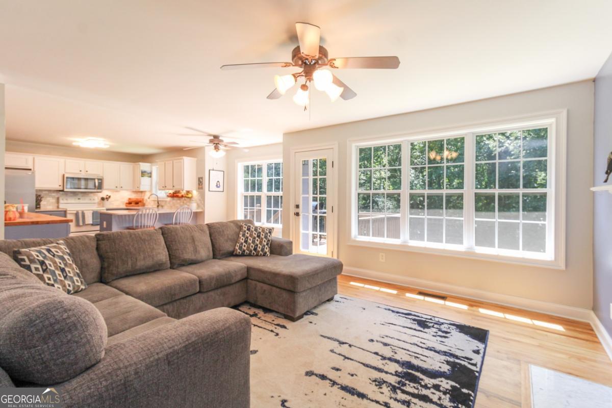 180 Whisperwood LN