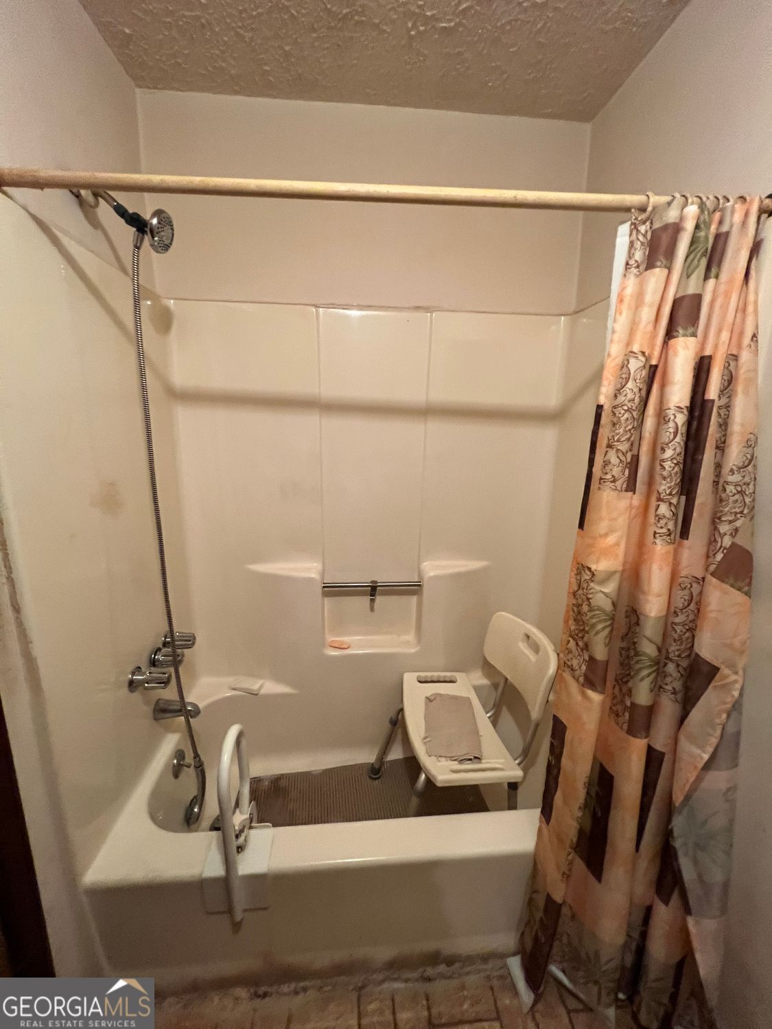 Gainesville, Georgia 30501, United States, 3 Bedrooms Bedrooms, ,1 BathroomBathrooms,Residential,Pending,210852