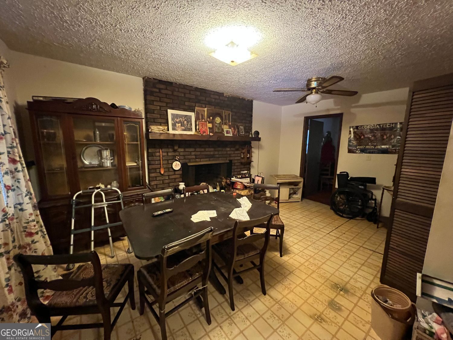 Gainesville, Georgia 30501, United States, 3 Bedrooms Bedrooms, ,1 BathroomBathrooms,Residential,Pending,210852