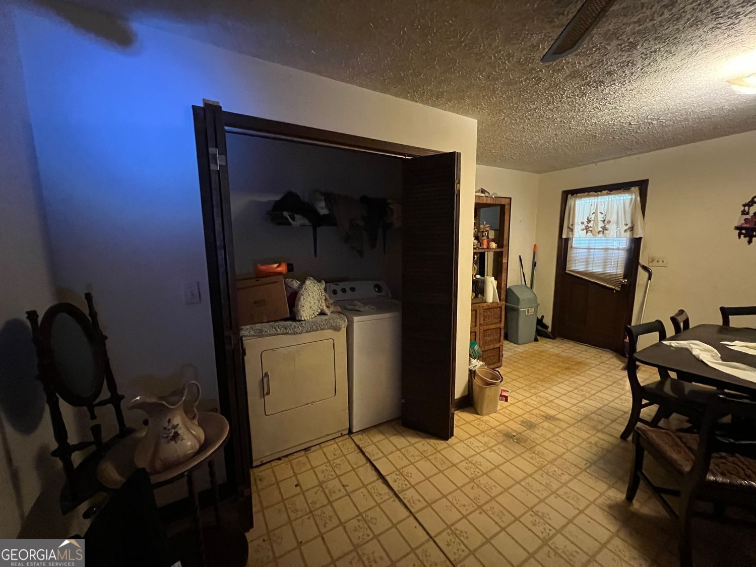 Gainesville, Georgia 30501, United States, 3 Bedrooms Bedrooms, ,1 BathroomBathrooms,Residential,Pending,210852