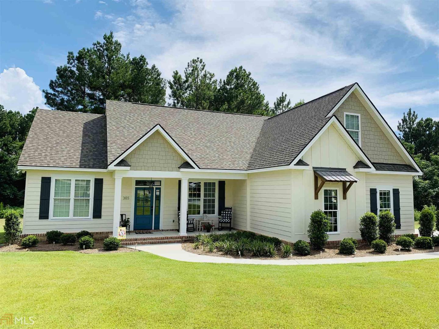 This Craftsman Style home located in the highly sought after Brooklet School District, features open concept floor plan, granite counter top, stainless steel appliances, screened in back porch, master on the main, tile shower and ship lap walls in master bath room. Home is conveniently located minutes to Nevils Elementary School and I 16.