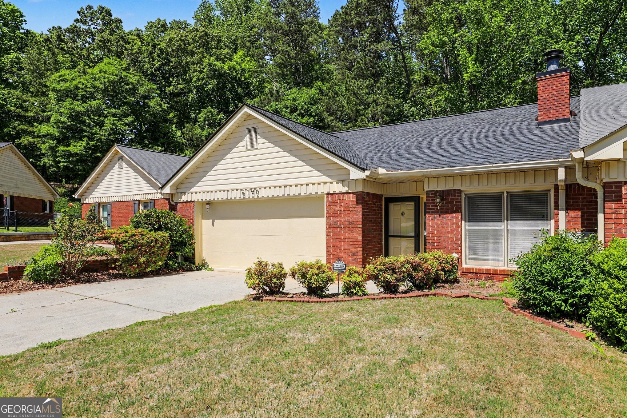 6190 Douglas Manor CT