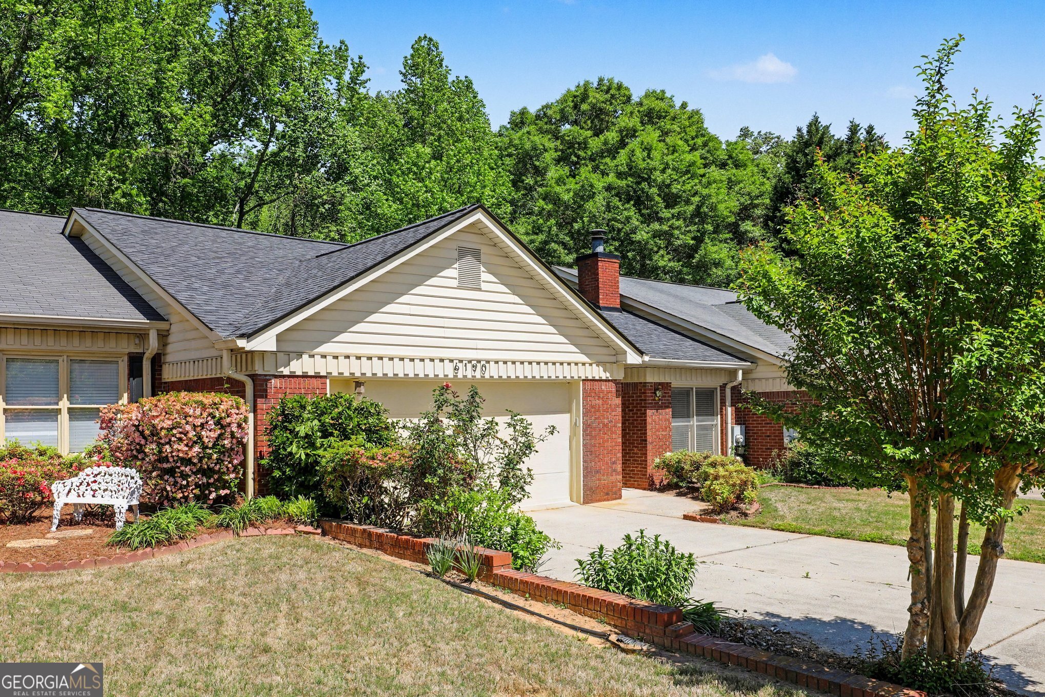 6190 Douglas Manor CT