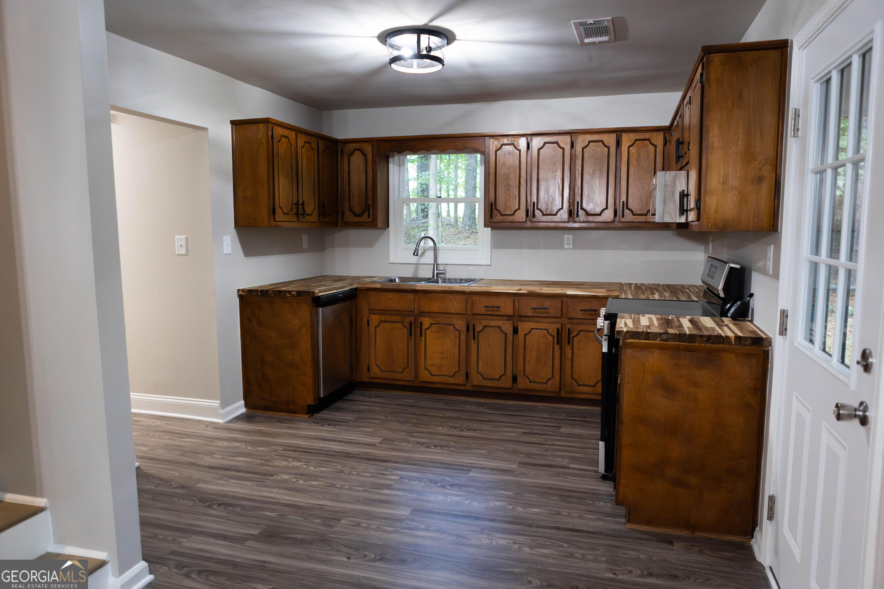 4762 Chapel Hill RD