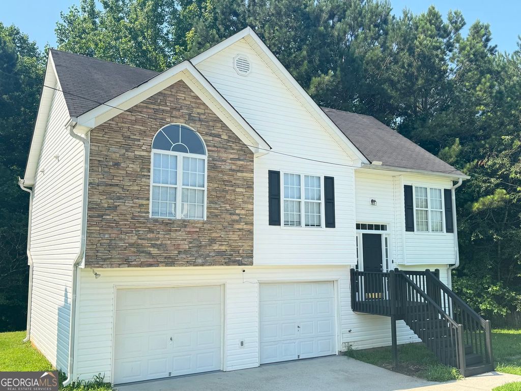 Photo of 4044 Robin Circle, Atlanta, GA 30349 (MLS # 10664920)