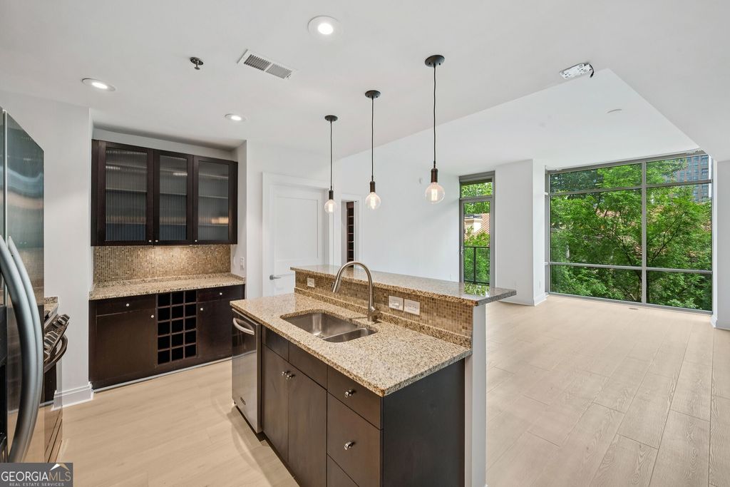 Photo of 905 Juniper Street NE #316, Atlanta, GA 30309 (MLS # 10760970)