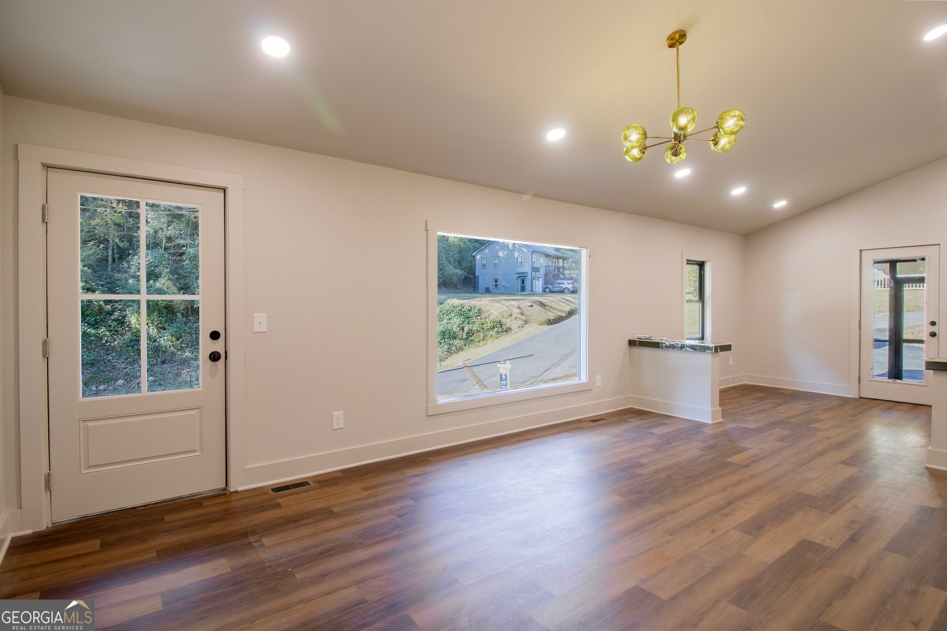 108 Logan LN