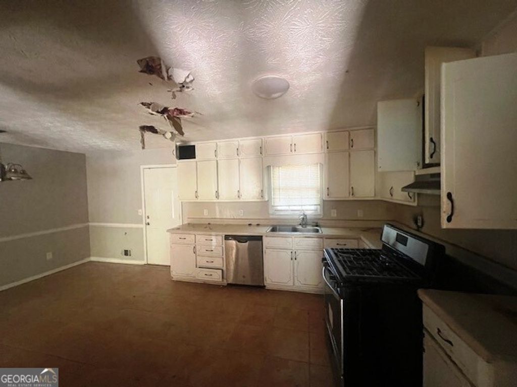 Photo of 1508 Hillside Drive SE, Conyers, GA 30094 (MLS # 10631296)