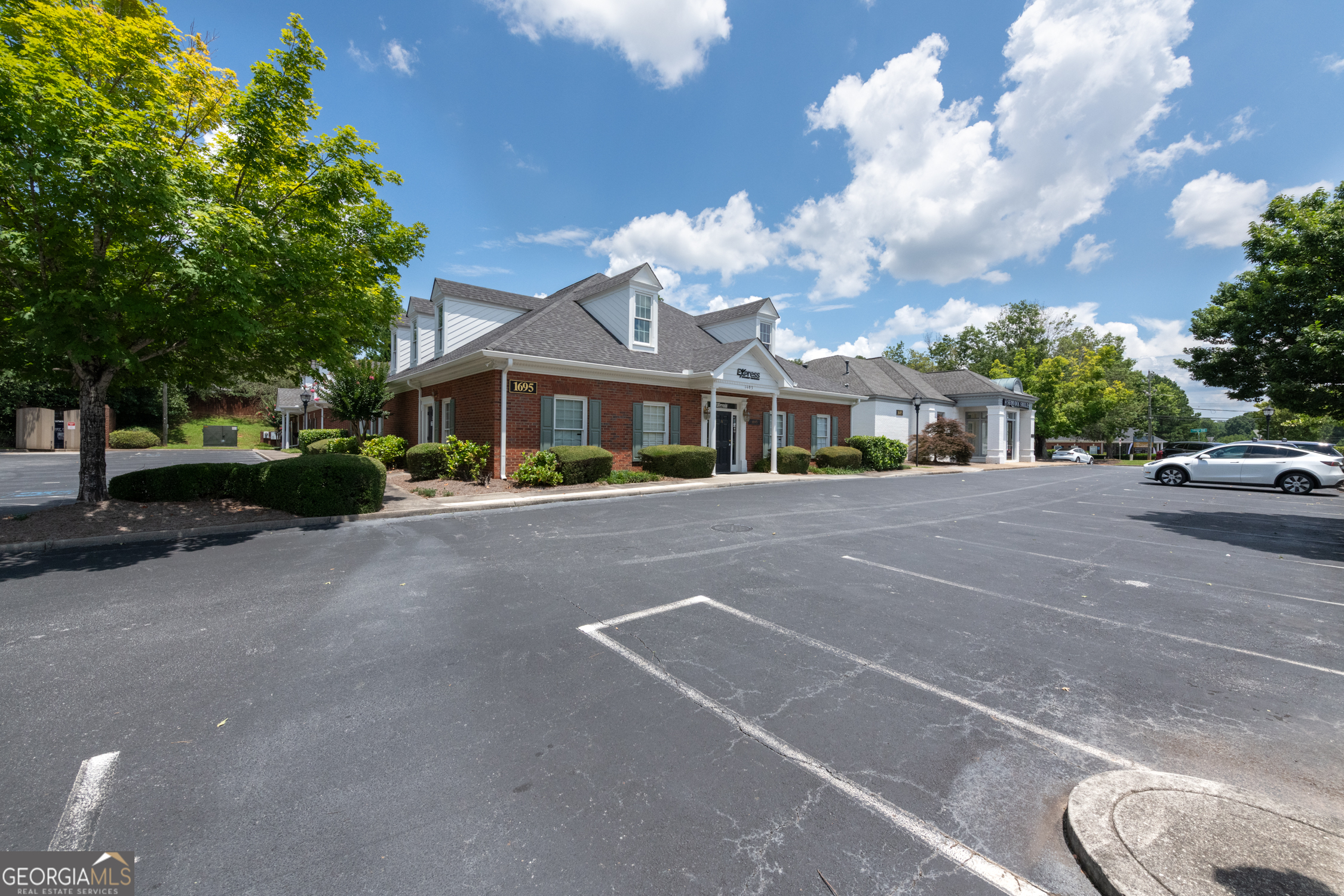 1695 Duluth HWY