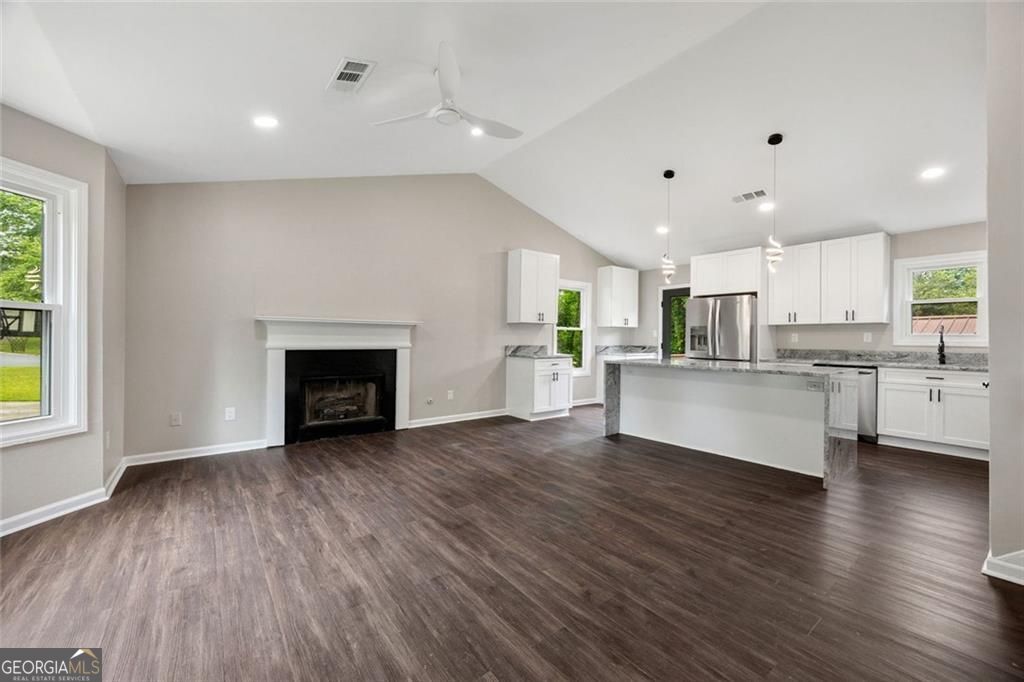 Acworth, Georgia 30101, United States, 3 Bedrooms Bedrooms, ,2 BathroomsBathrooms,Residential,Active,135092