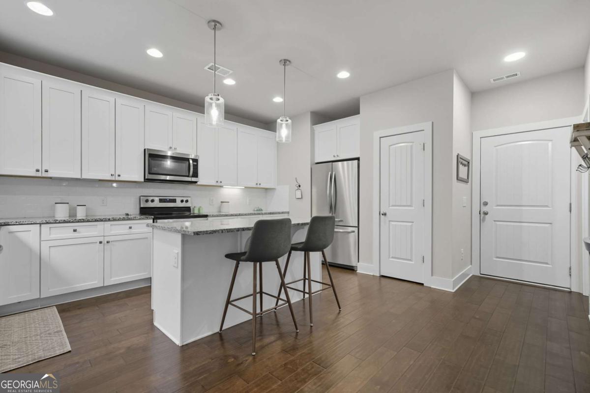 8514 Mcbride LN