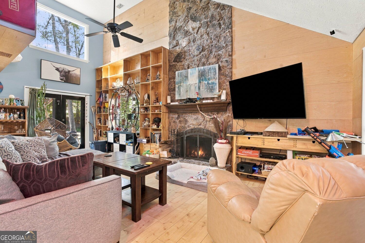 831 Pinebrook CT