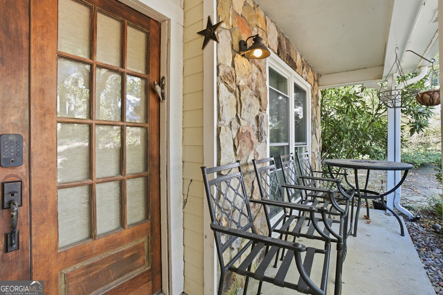 831 Pinebrook CT