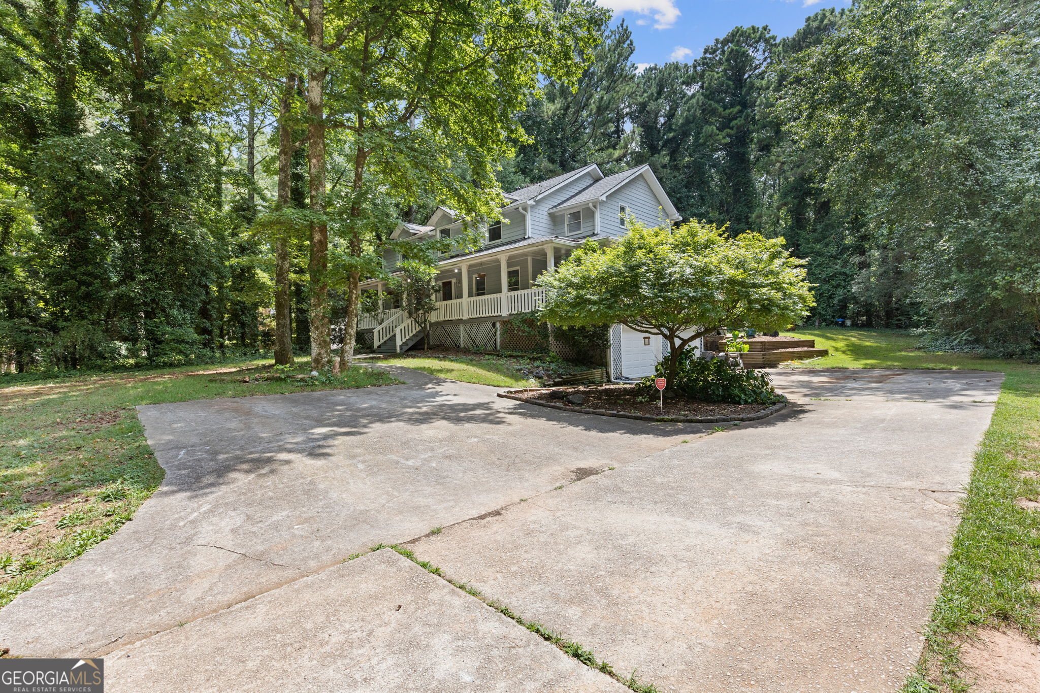742 Mountain View DR