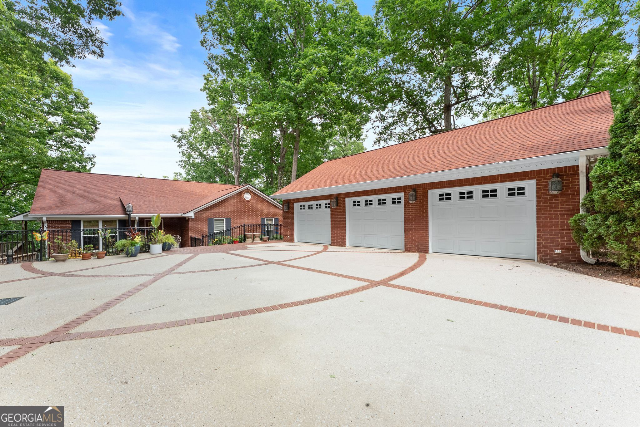 2740 Northlake RD