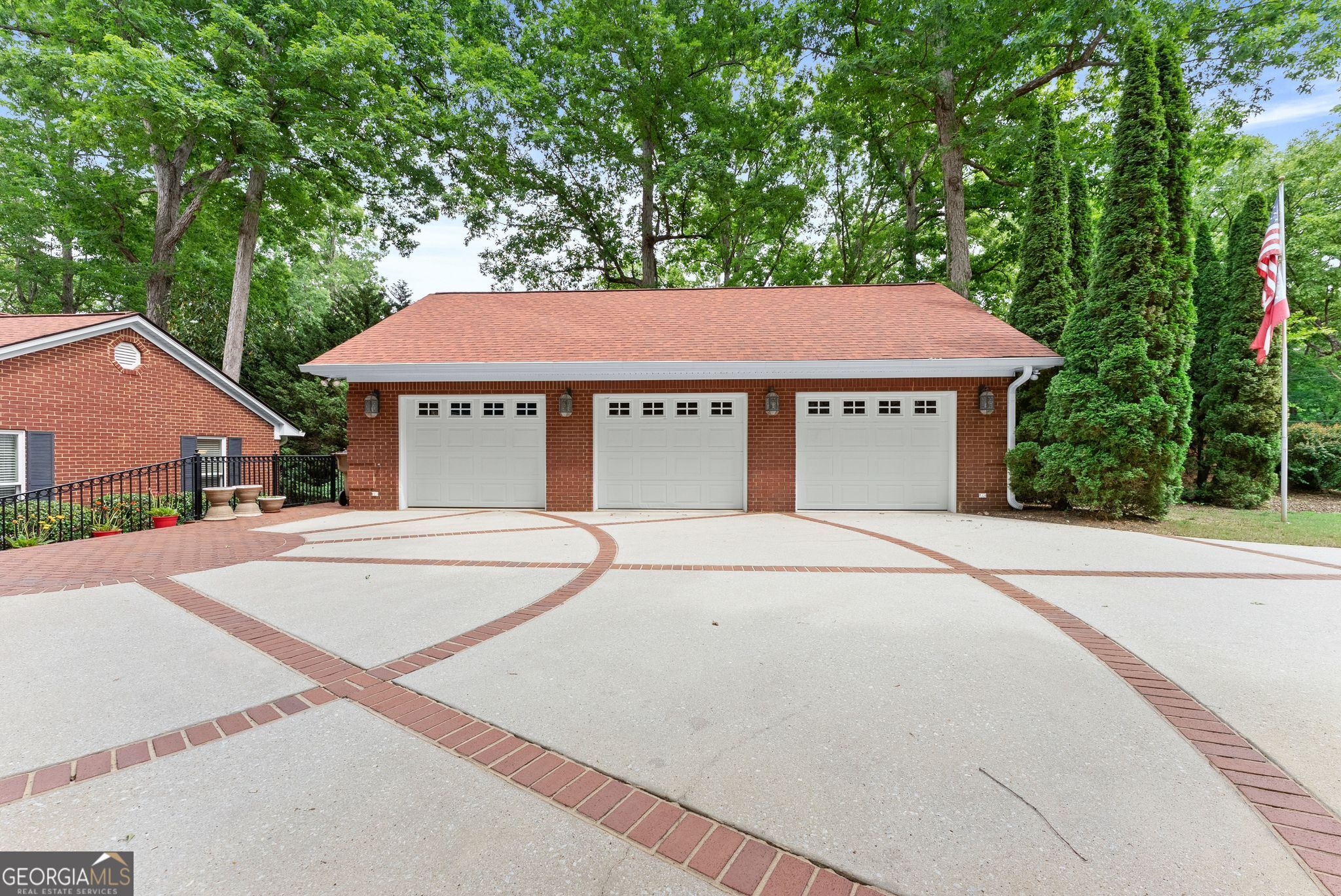 2740 Northlake RD