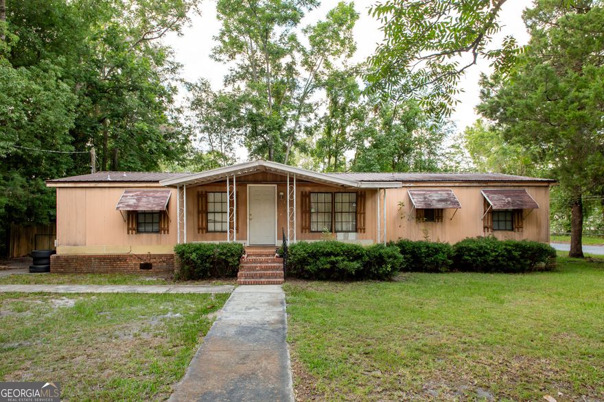 Located in Ware County, this three-bedroom, two-bathroom mobile home sits on a fully fenced 0.23-acre corner lot, offering both privacy and convenience. Enjoy the benefits of small-town living while being just minutes from downtown Waycross and local amenities. Whether you're looking for a starter home or an investment opportunity, this property delivers functionality and a great location at an affordable value.