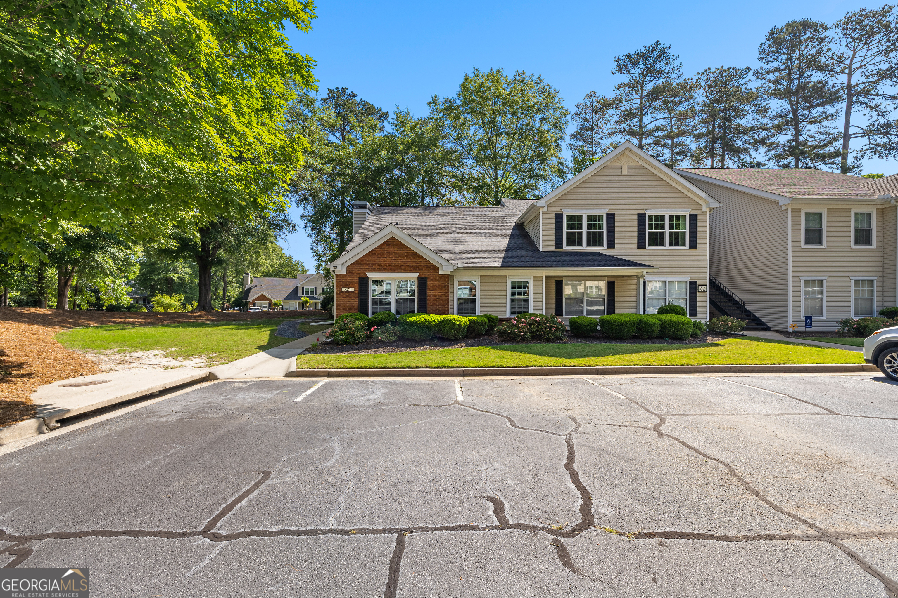 801 Ridgelake DR