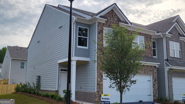 Great new end unit two story townhouse ready to move in. Spacious floor plan and has a open concept from kitchen to family room. Second floor has spacious loft and 3 bedrooms with 2 bathrooms. Very quiet and nice community with swimming pool. Brand new refrigerated installed.