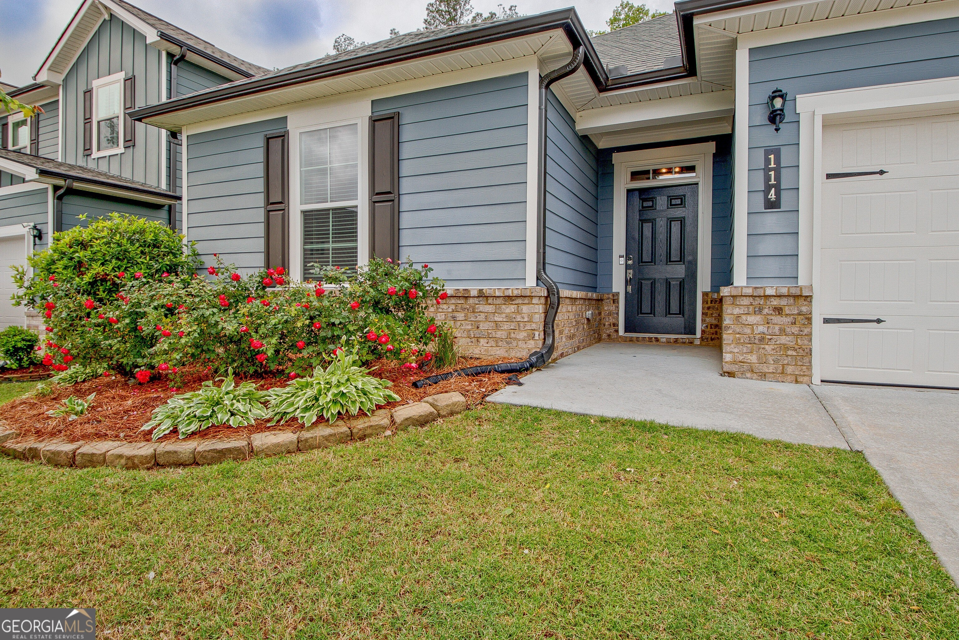 114 Vivian LN
