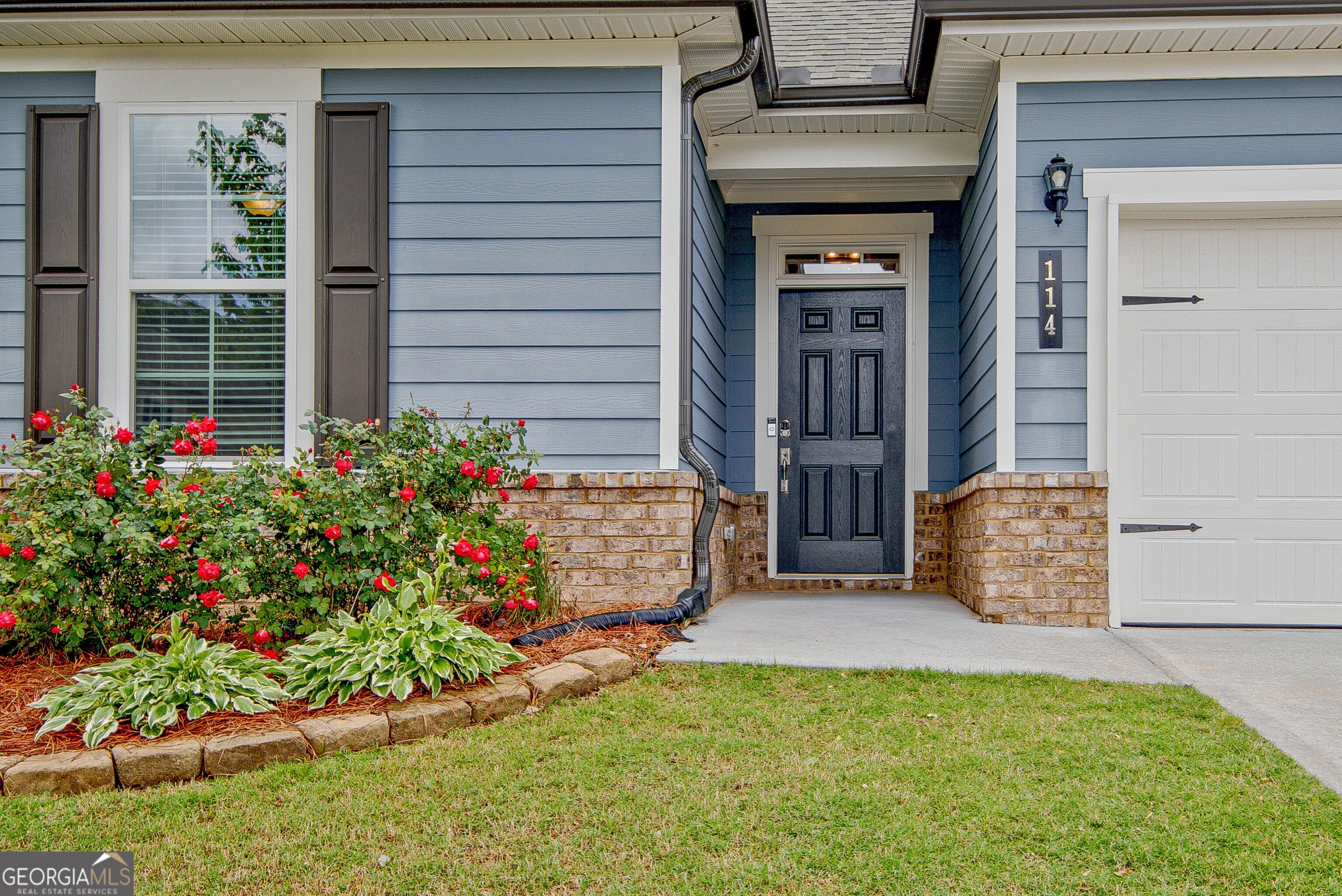 114 Vivian LN